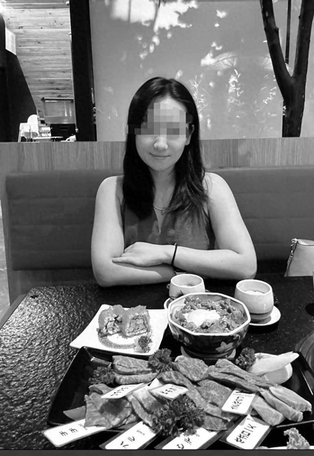 家属：抢救3小时后医院称“没救治经验”丨封面头条pg电子中国网站三亚27岁女游客疑被蛇咬伤身亡(图2)